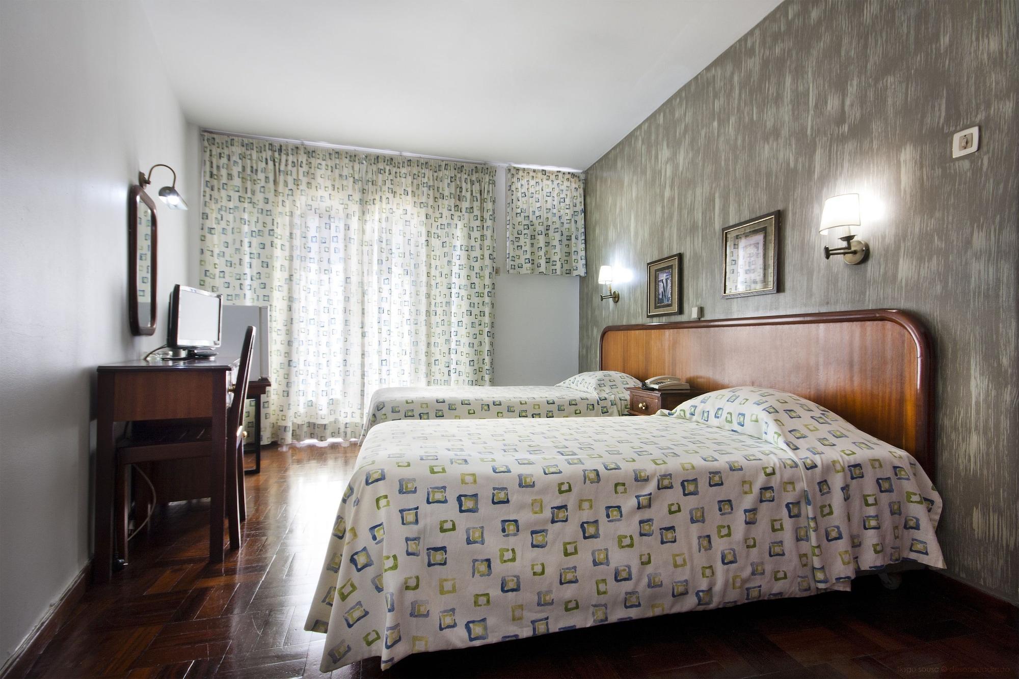 Residencial Colombo Bed & Breakfast Funchal  Bagian luar foto