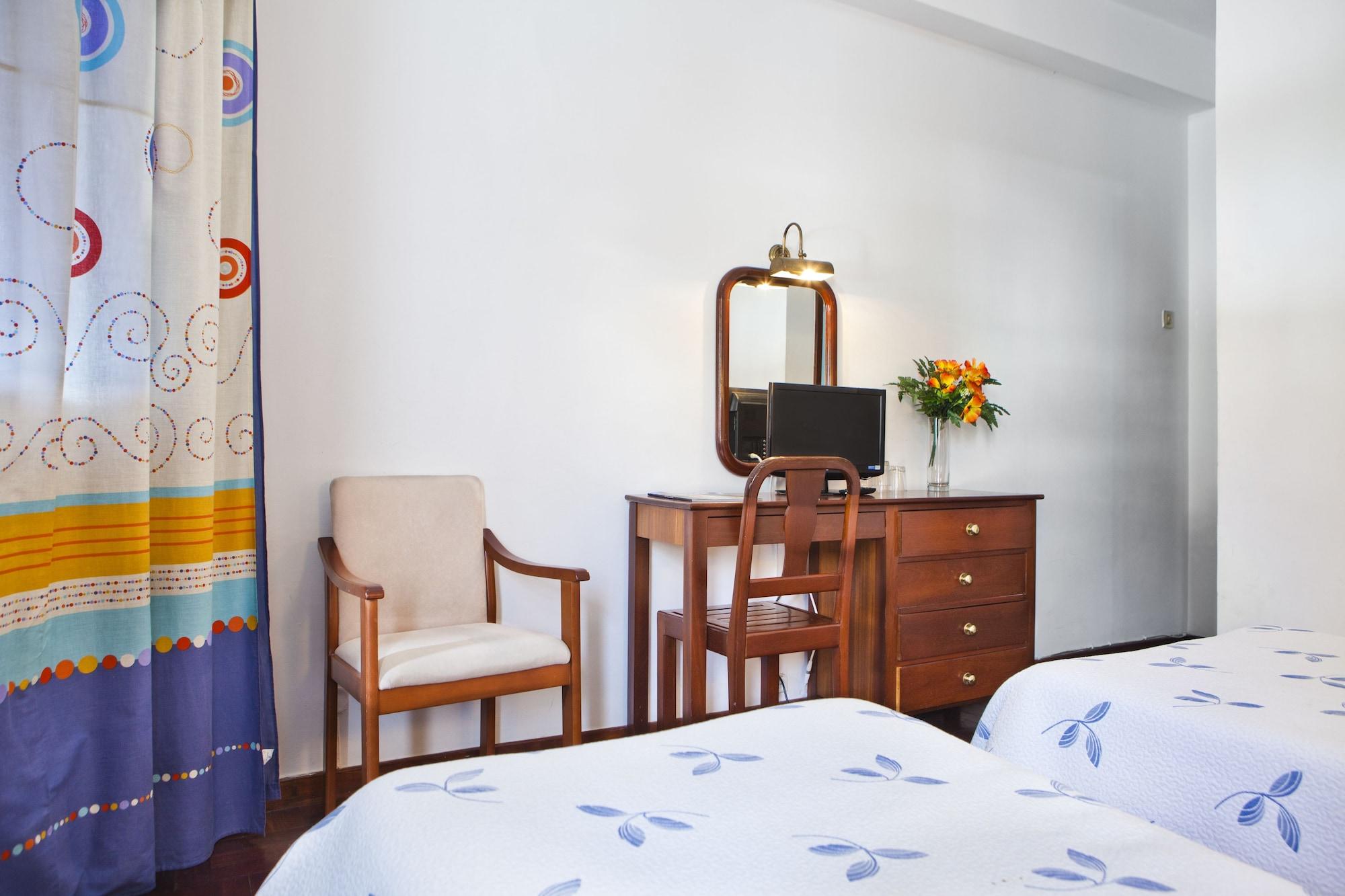 Residencial Colombo Bed & Breakfast Funchal  Bagian luar foto