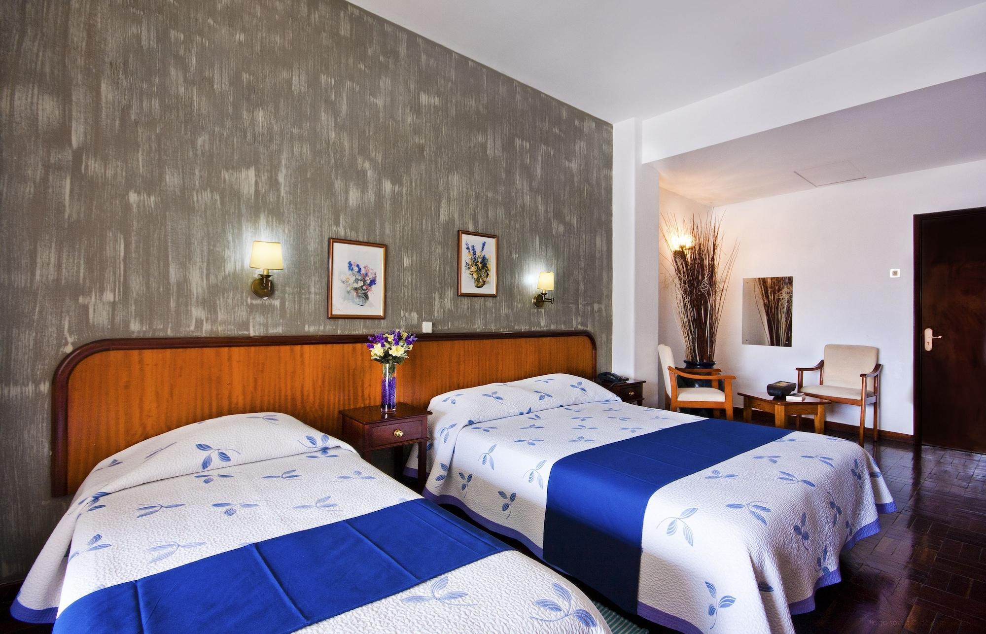 Residencial Colombo Bed & Breakfast Funchal  Bagian luar foto