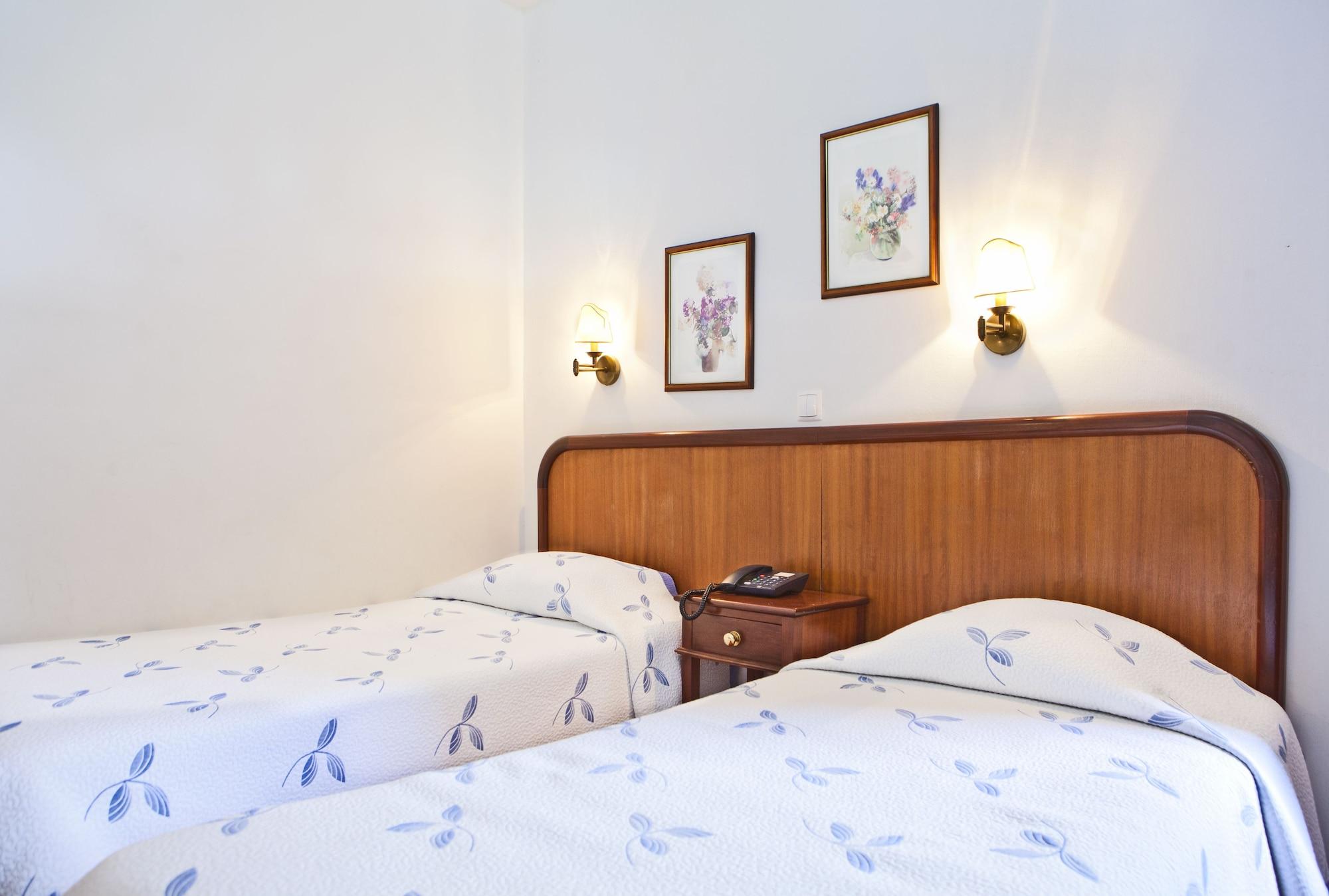 Residencial Colombo Bed & Breakfast Funchal  Bagian luar foto