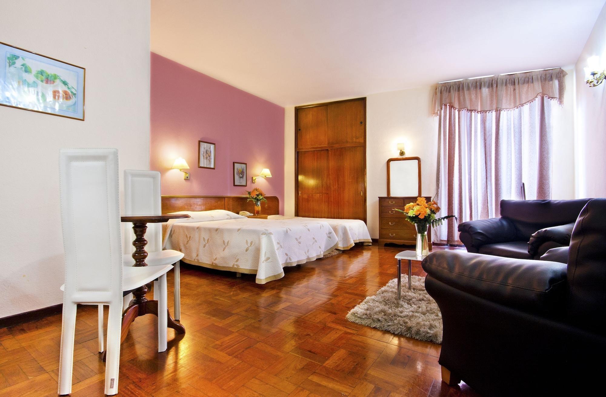 Residencial Colombo Bed & Breakfast Funchal  Bagian luar foto