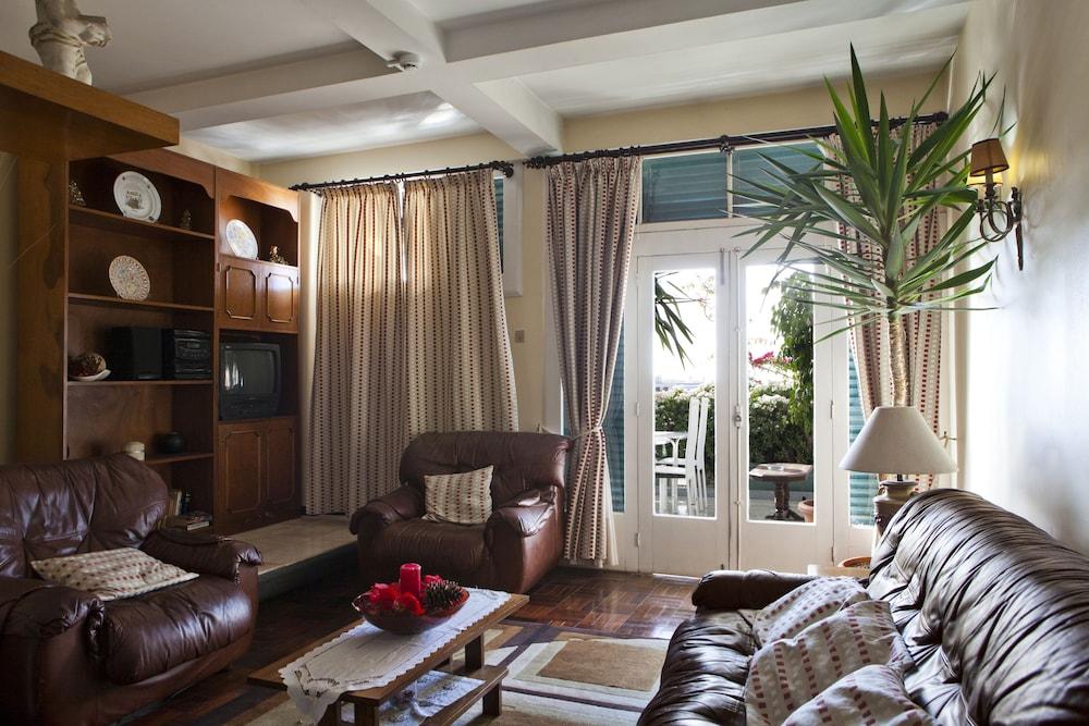 Residencial Colombo Bed & Breakfast Funchal  Bagian luar foto