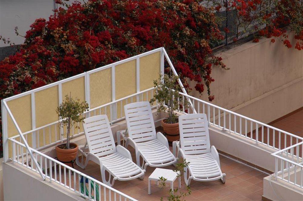 Residencial Colombo Bed & Breakfast Funchal  Bagian luar foto