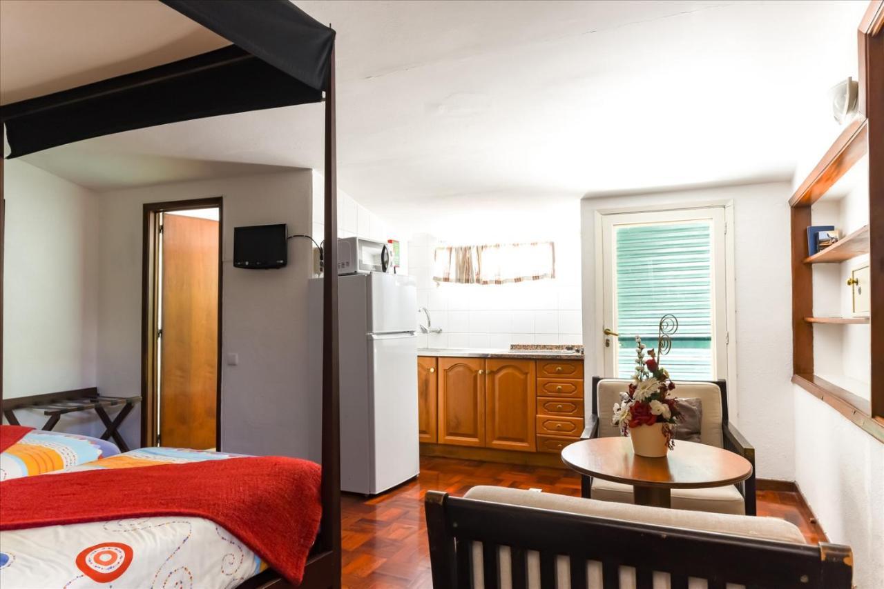 Residencial Colombo Bed & Breakfast Funchal  Bagian luar foto