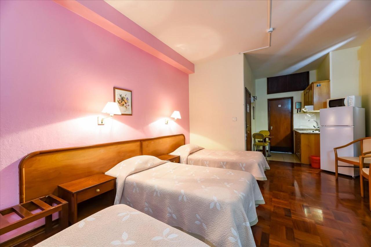 Residencial Colombo Bed & Breakfast Funchal  Bagian luar foto