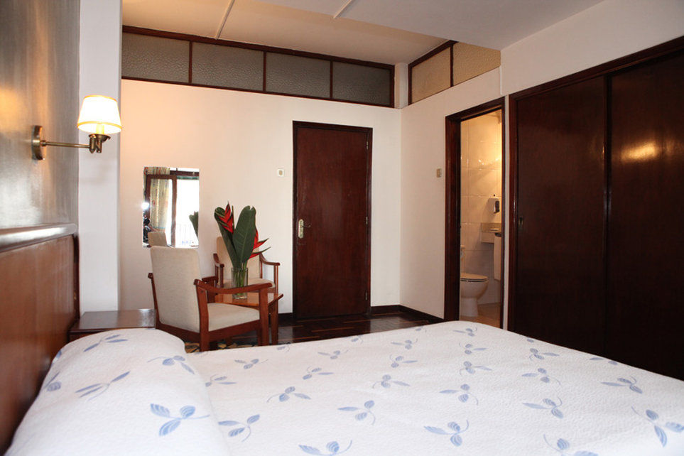 Residencial Colombo Bed & Breakfast Funchal  Bagian luar foto