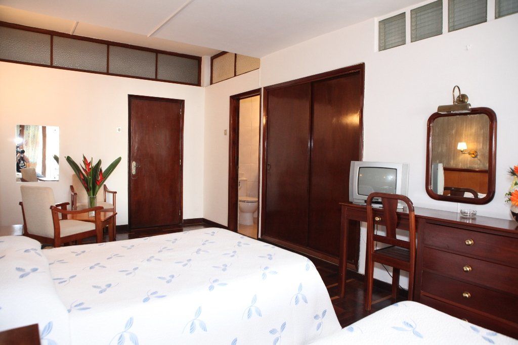 Residencial Colombo Bed & Breakfast Funchal  Bagian luar foto