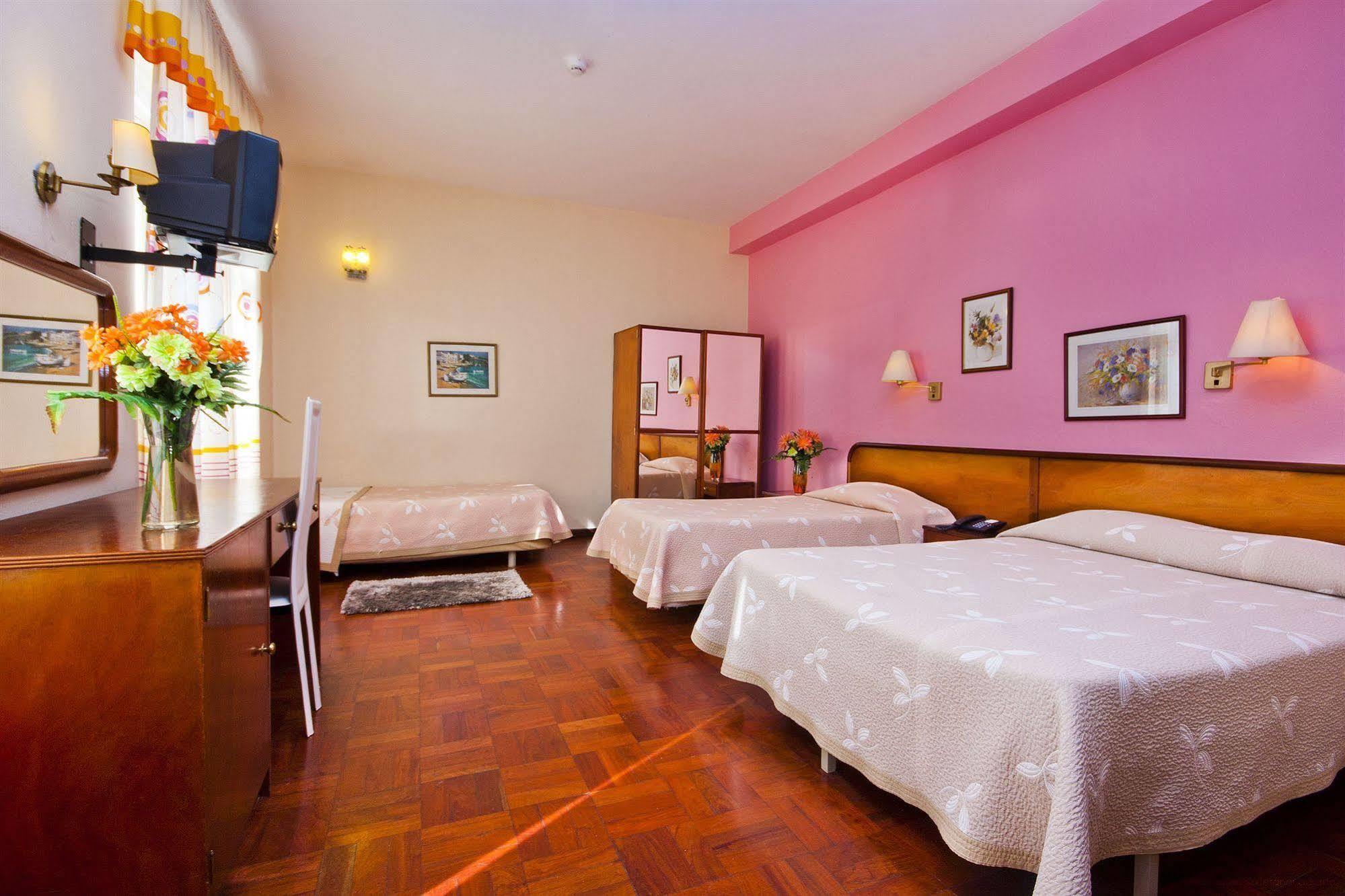 Residencial Colombo Bed & Breakfast Funchal  Bagian luar foto