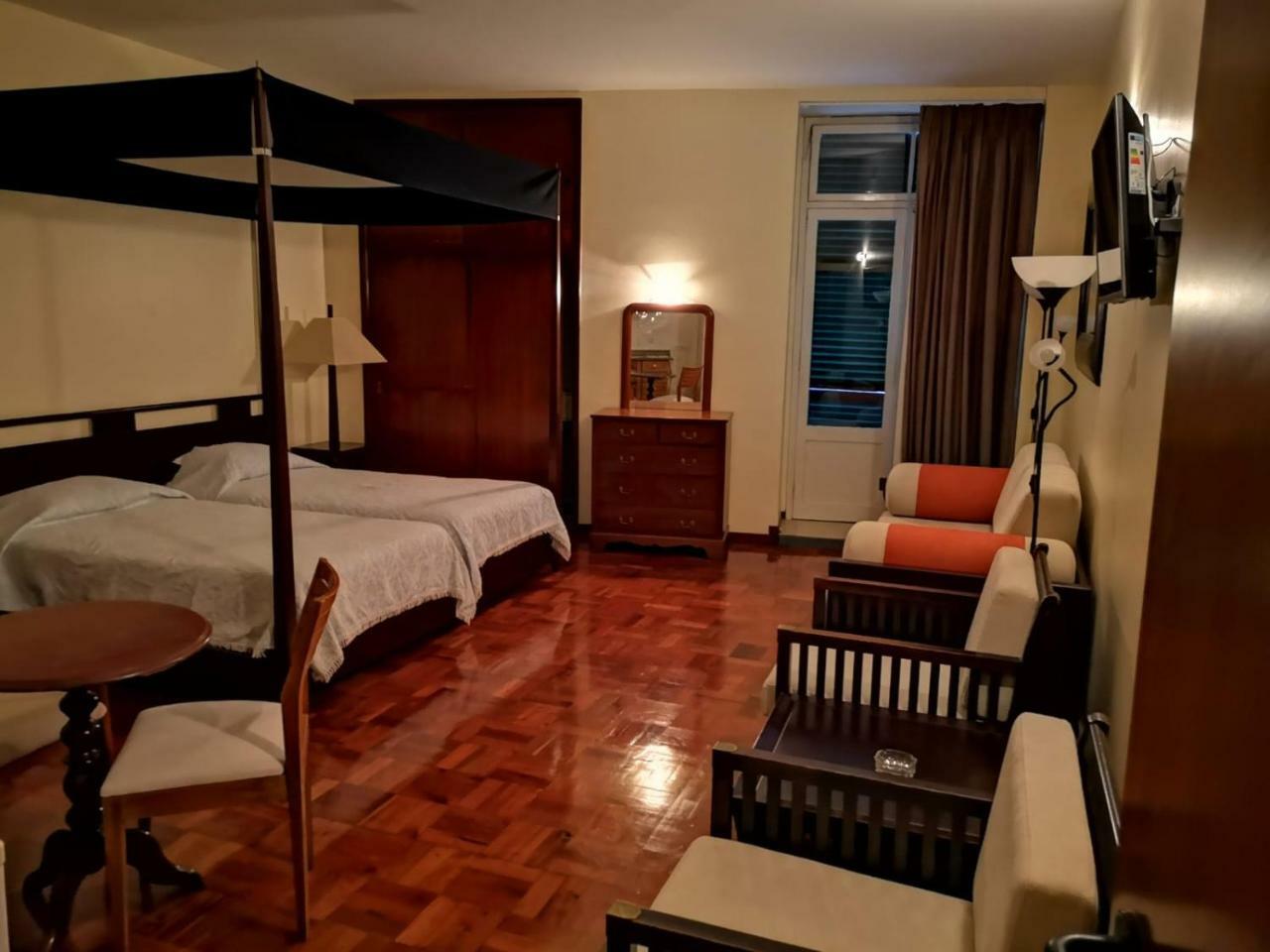 Residencial Colombo Bed & Breakfast Funchal  Bagian luar foto