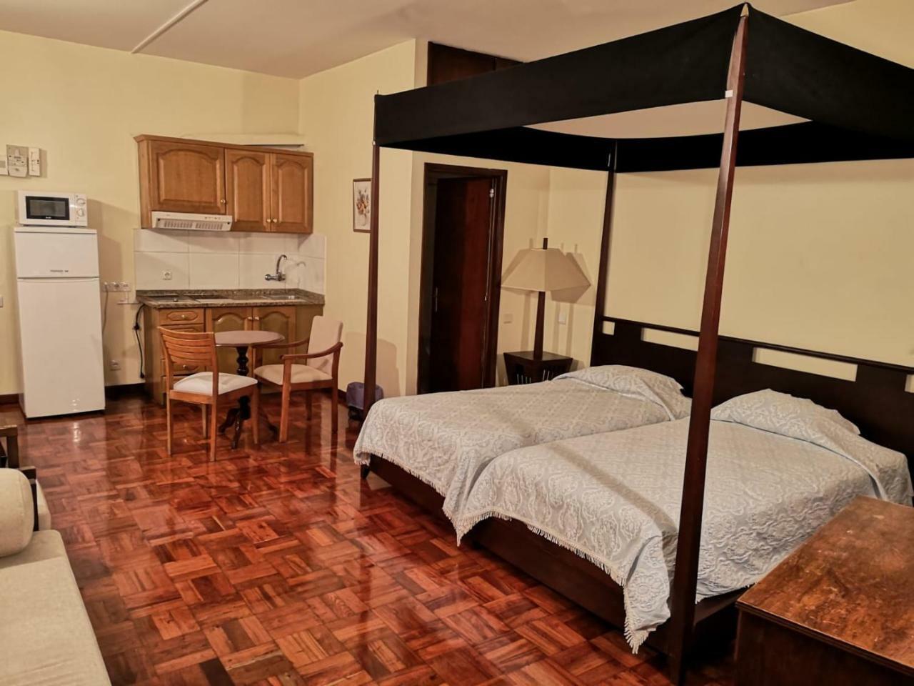 Residencial Colombo Bed & Breakfast Funchal  Bagian luar foto