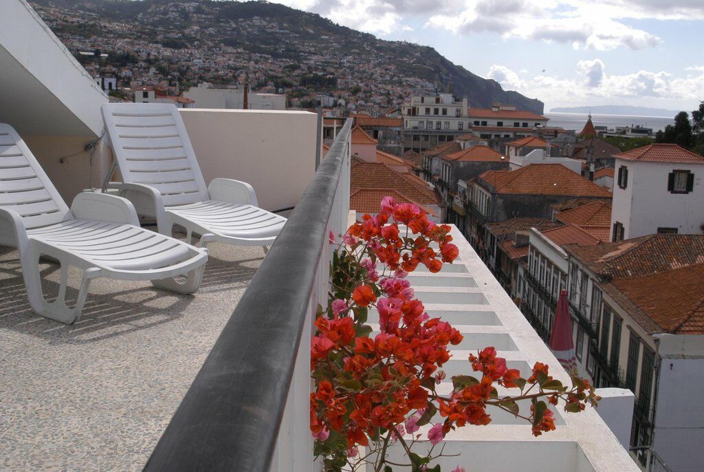 Residencial Colombo Bed & Breakfast Funchal  Bagian luar foto